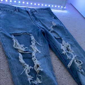 NWOT Ripped Mom Jeans